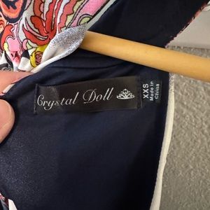 Beautiful dress with round neckline.